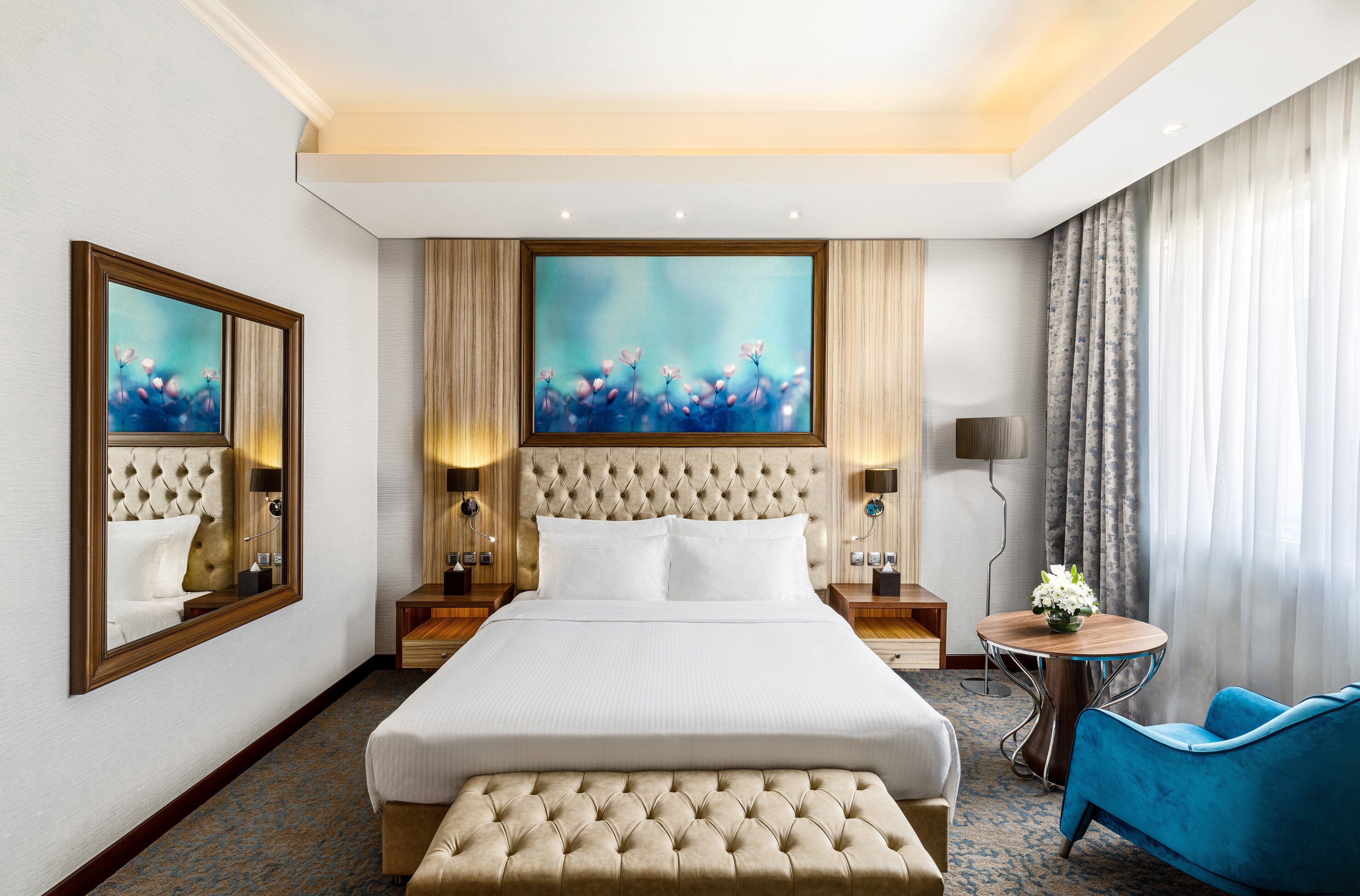 Deluxe Room, 1 King Bed | Minibar, in-room safe, desk, laptop workspace