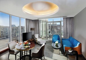 Suite – executive, 1 kingsize-seng | Minibar, safe på rommet, skrivebord og skrivebord for bærbar PC