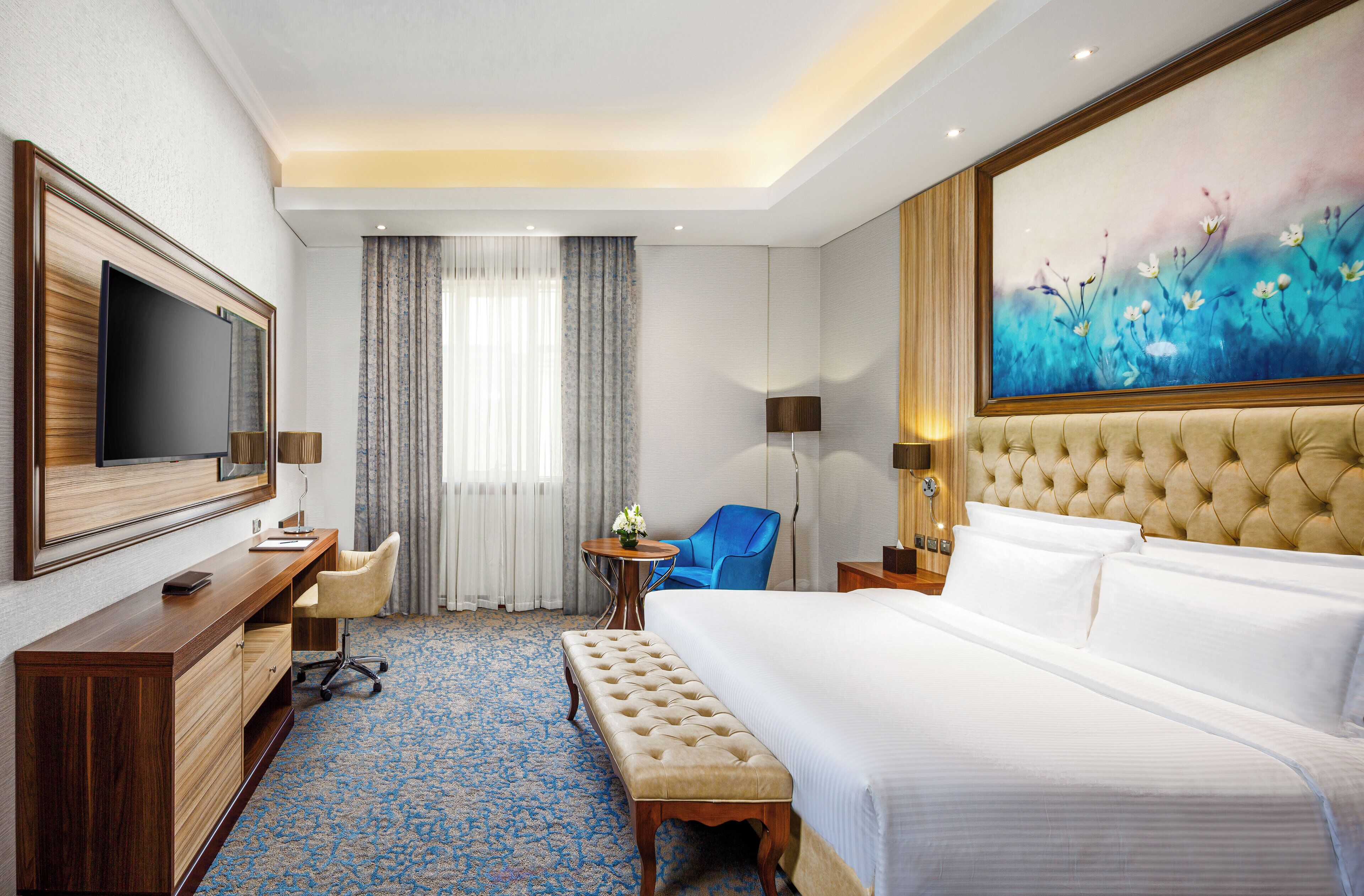 Superior Room, 1 King Bed | Minibar, in-room safe, desk, laptop workspace