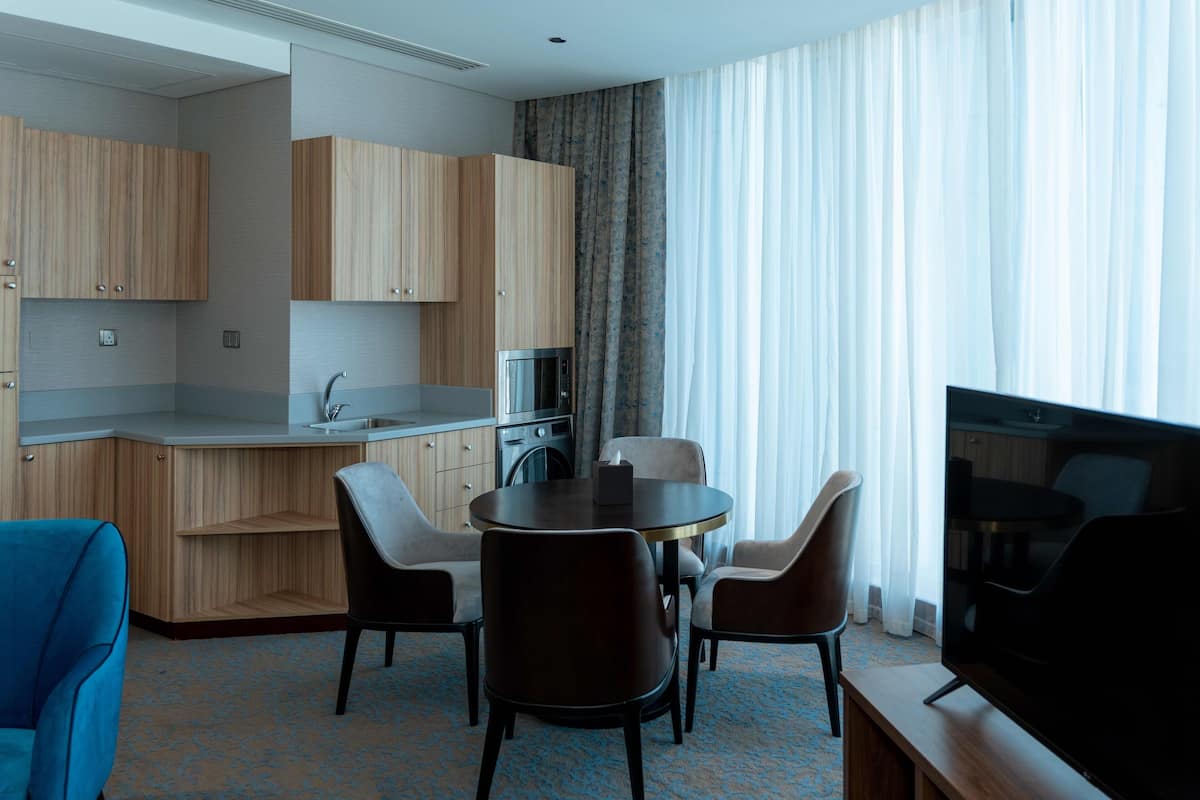 Executive suite, 1 kingsize bed | Privékitchenette | Een waterkoker