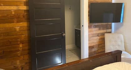 Frank Howard 111 Farmhouse