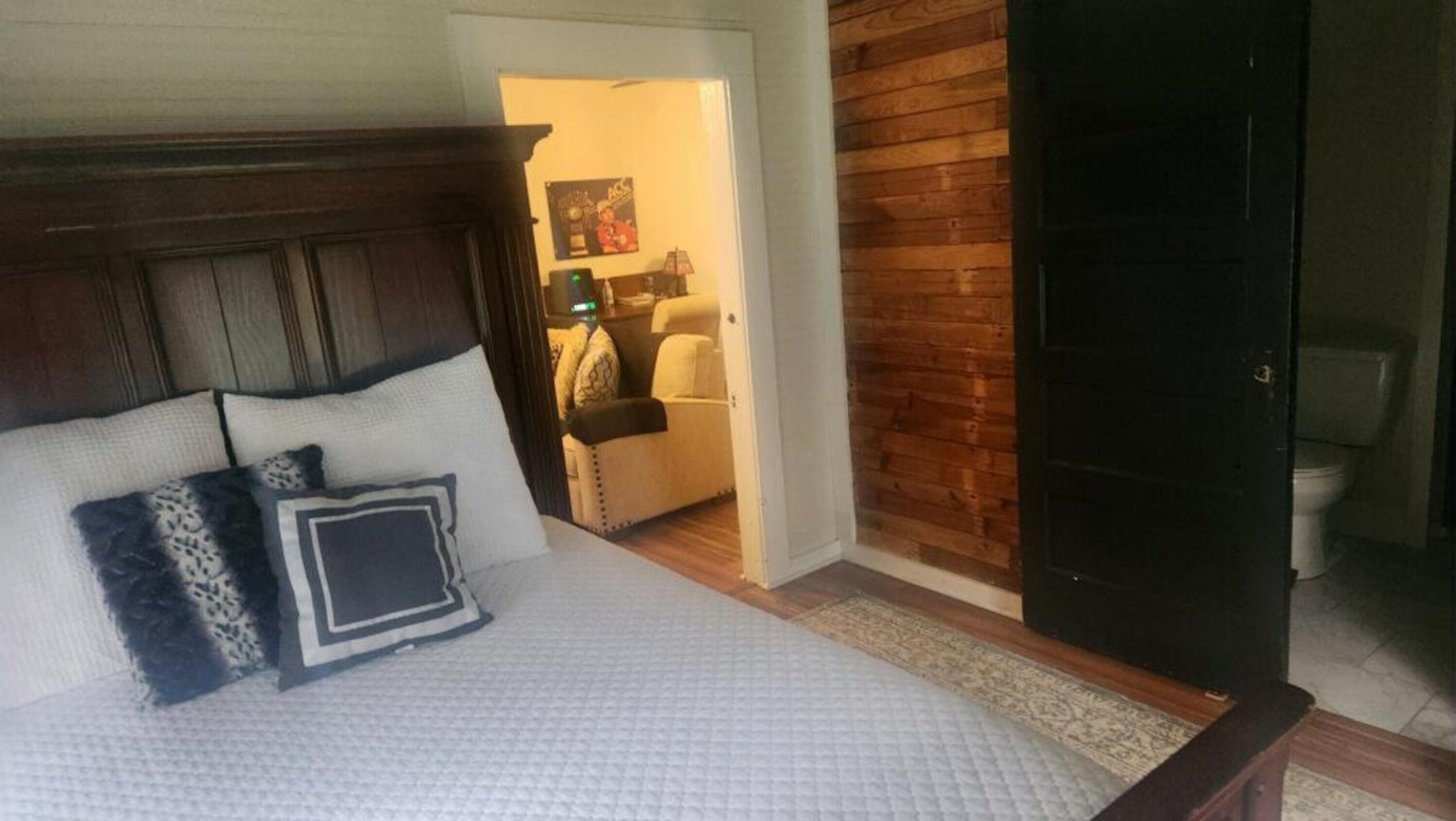 Signature Cottage, 2 Bedrooms, Non Smoking, Patio | 2 bedrooms, individually decorated, individually furnished