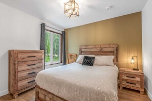 4 bedrooms, WiFi, bed sheets