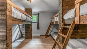 4 bedrooms, WiFi, bed sheets