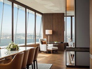 Suite, 1 King Bed, Ocean View (Skyline) | Hypo-allergenic bedding, down comforters, minibar, in-room safe - Four Seasons Hotel Dalian (Dalian)