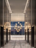 Habitación Deluxe, 1 cama de matrimonio grande, vistas a la ciudad | Vestíbulo