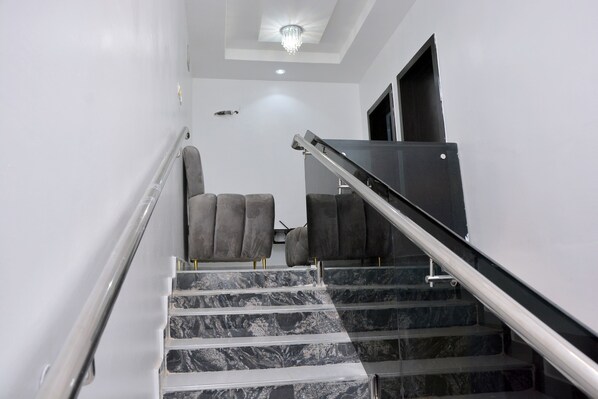 Executive Apartment | Living area - HABBOT LUXURY APARTMENT (Ibadan)
