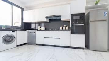 Apartment | Private kitchen | Full-sized fridge, microwave, oven, stovetop