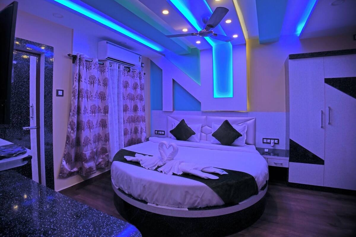 Couple Room | Phòng cách âm, bộ trải giường 