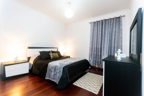 2 bedrooms, iron/ironing board, WiFi, bed sheets - Enjoy Activities in Câmara de Lobos, Like Diving, Fishing and Canoeing (Câmara de Lobos)