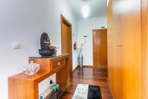 Interior - Enjoy Activities in Câmara de Lobos, Like Diving, Fishing and Canoeing (Câmara de Lobos)