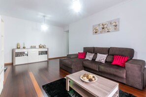 Living area - Enjoy Activities in Câmara de Lobos, Like Diving, Fishing and Canoeing (Câmara de Lobos)