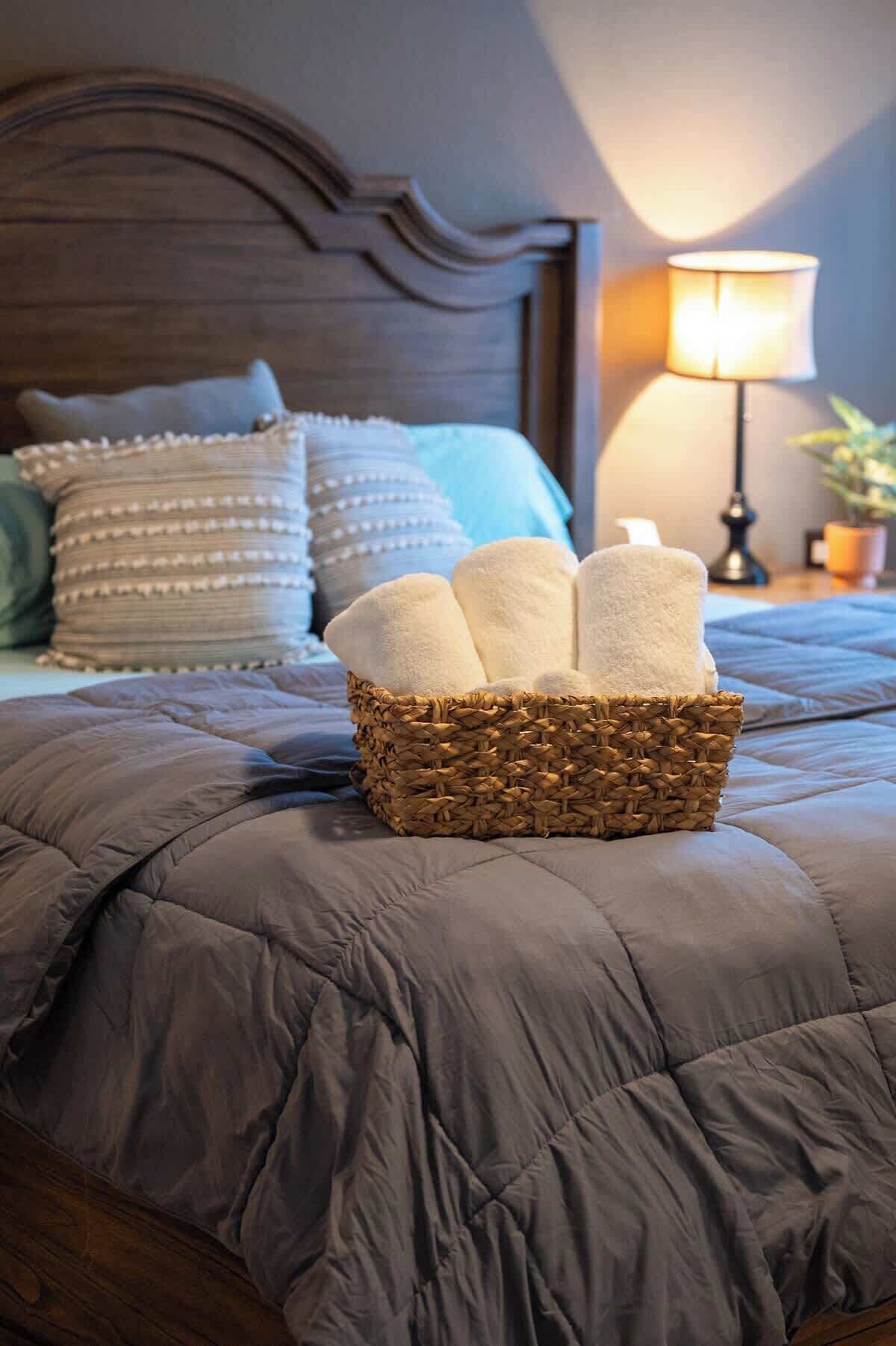 3 bedrooms, desk, iron/ironing board, travel cot