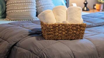 3 bedrooms, desk, iron/ironing board, travel cot