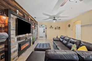 TV, peis og kontorer