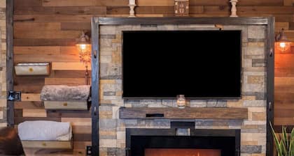 3/2 Family + Pet Friendly home + Washer/Dryer