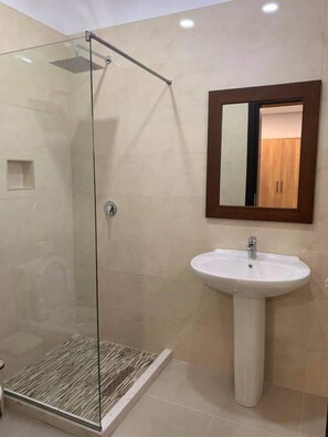 Bathroom - Hotel Salvadore (Vlorë)
