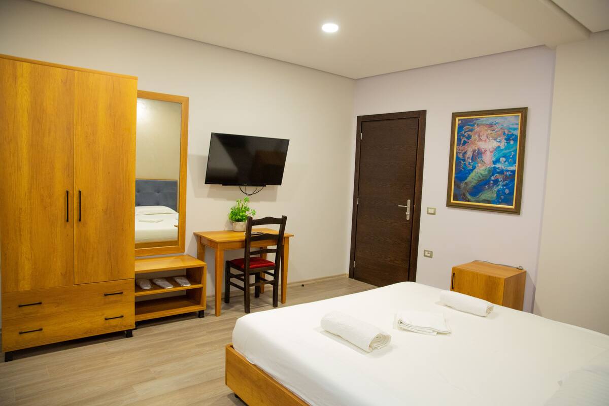 1 habitación, escritorio y wifi gratis