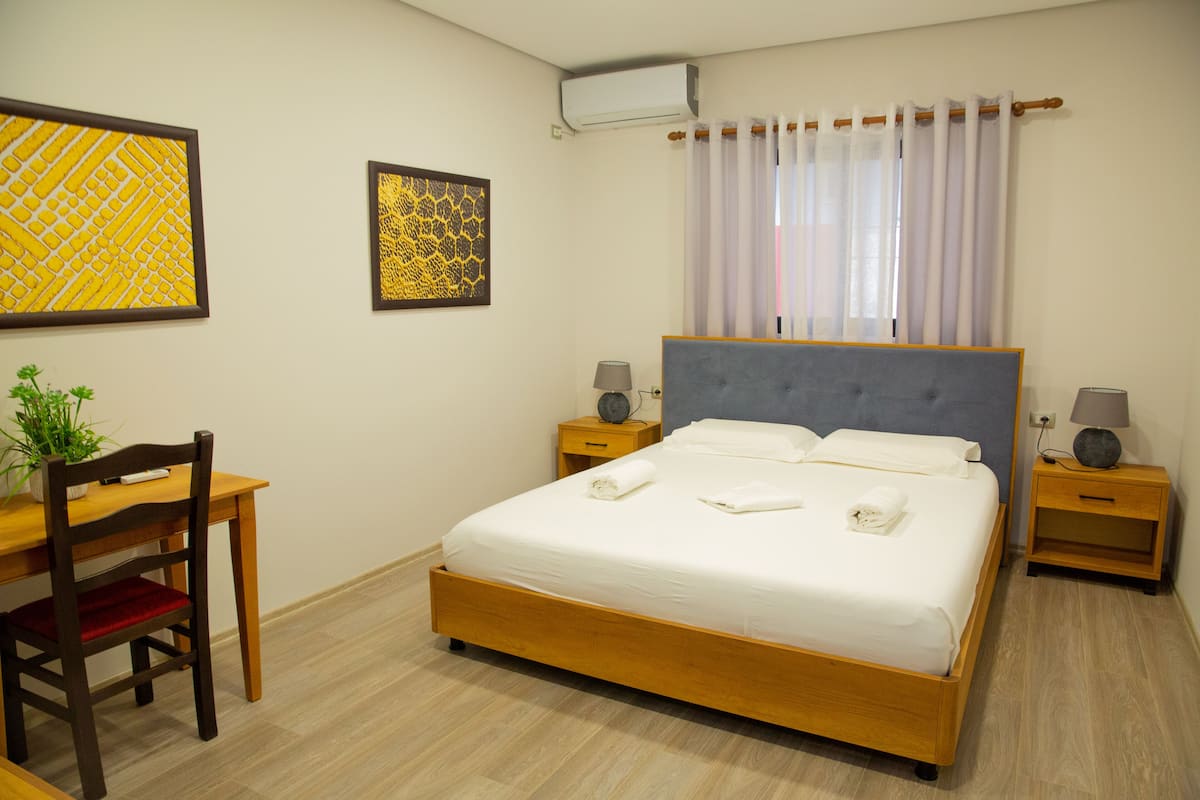 1 habitación, escritorio y wifi gratis