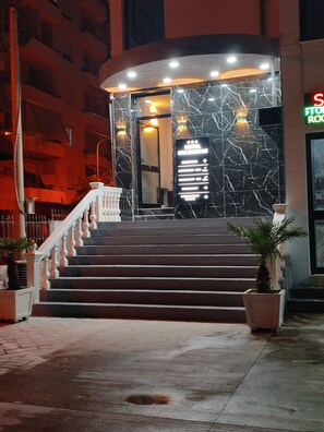 Property entrance - Hotel Salvadore (Vlorë)