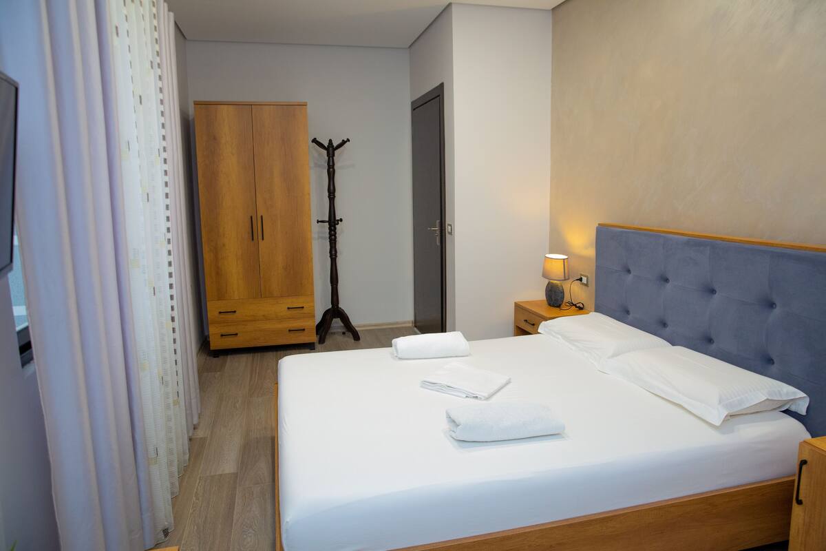 1 habitación, escritorio y wifi gratis