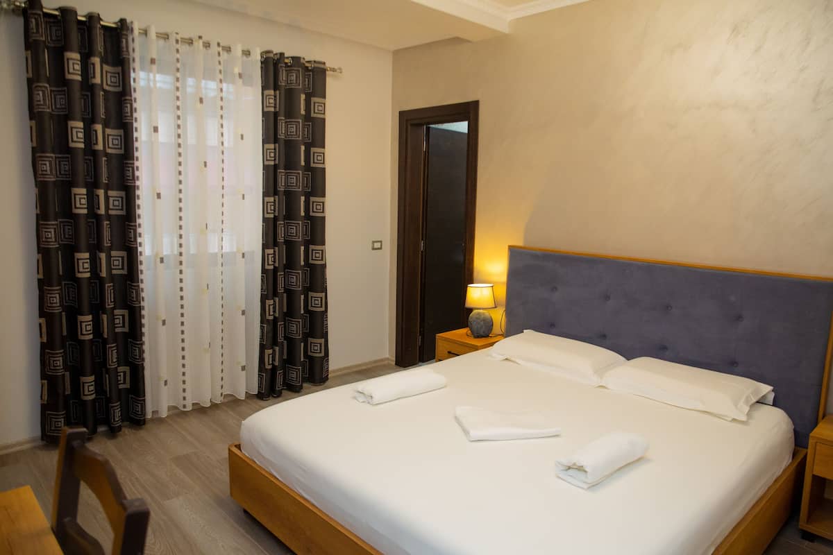 1 habitación, escritorio y wifi gratis