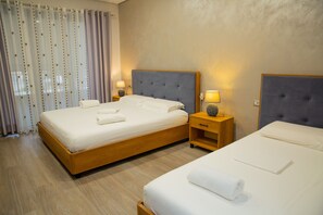 Comfort Triple Room, Multiple Beds | Desk, free WiFi
