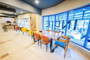 2 Bedroom Apartment | Living area - Indie Stays Studios (Mumbai)