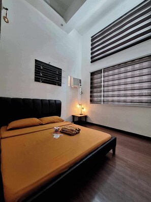 2 bedrooms, internet - CONDOTEL DE AMOR
74 sq.M 
8 guest,2 bath,2 shower,2 queen size beds with loft. (Manila)
