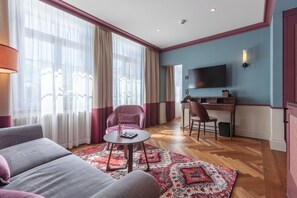 Junior Suite | Allergiatestatut vuodevaatteet, untuvapeitot, minibaari