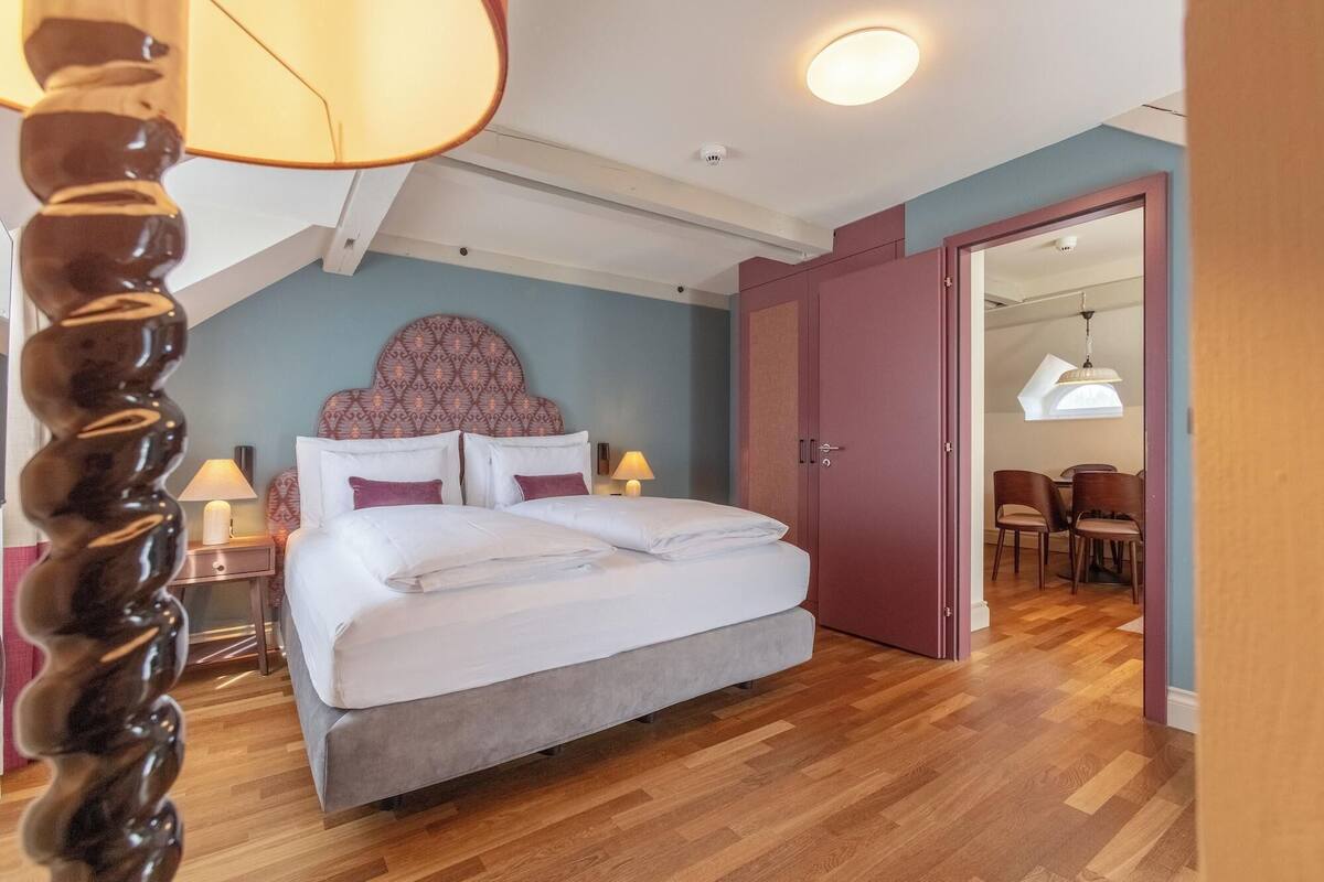 Literie hypoallergénique, couette en duvet d'oie, minibar
