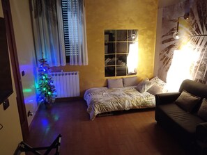 2 bedrooms, iron/ironing board, travel crib, free WiFi
