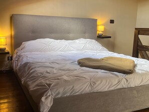 2 bedrooms, iron/ironing board, travel cot, free WiFi