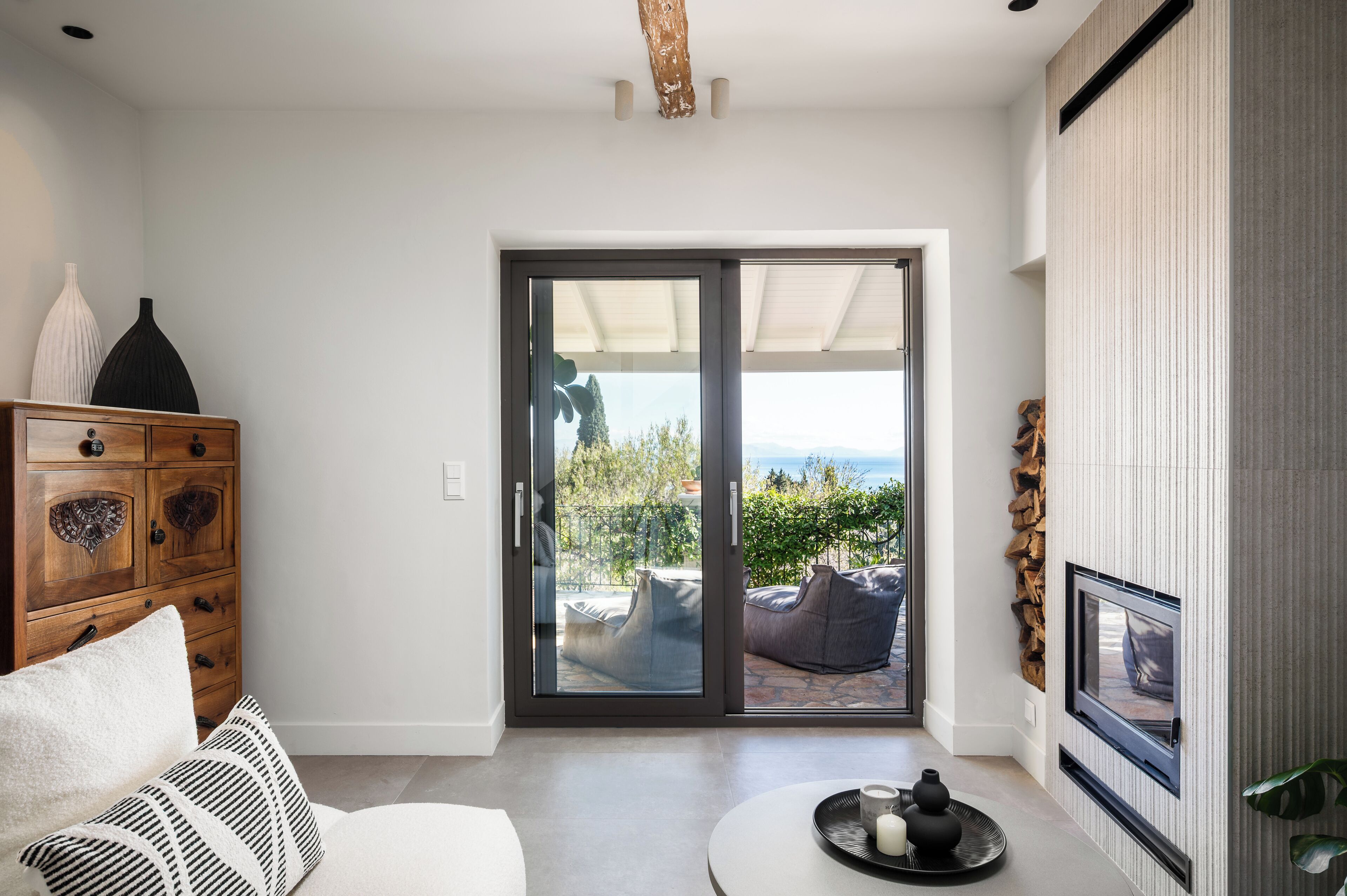 House | Living area | 32-inch TV with digital channels, fireplace