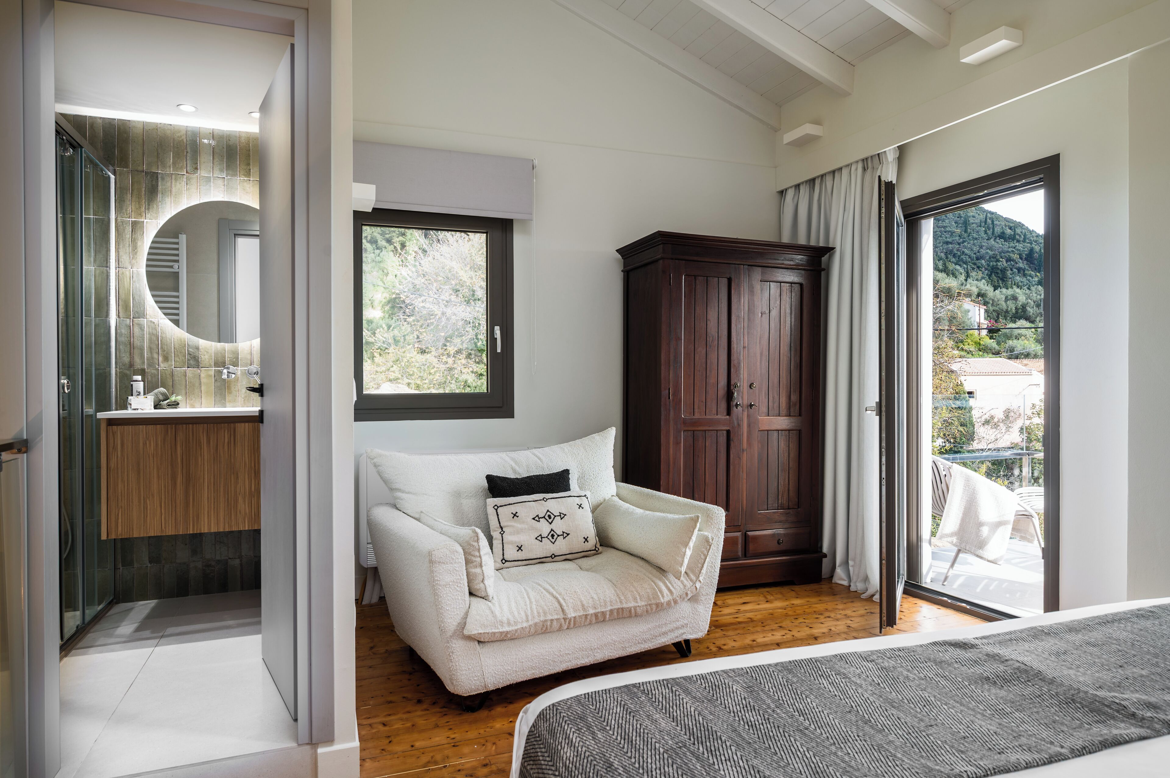 House | 1 bedroom, iron/ironing board, free WiFi