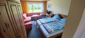 1 bedroom, free WiFi, bed sheets - Ruhige, Kleine, Haustierfreundliche Ferienwohnung in Direkter Strandnähe (Prerow)