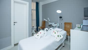 Salas de tratamiento para parejas, un sauna, baño turco