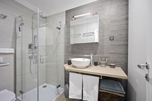 Comfort Apartment | Bathroom