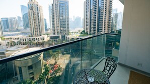 Deluxe Apartment | Balcony - SuperHost - Downtown Gem: 1BR Apartment at Act One l Act Two (Dubai)