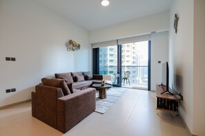 Appartement Deluxe | Coin séjour | TV connectée de 55 pouces avec chaînes par câble
