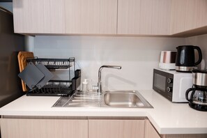 Deluxe Apartment | Private kitchen | Fridge, microwave, oven, toaster - SuperHost - Downtown Gem: 1BR Apartment at Act One l Act Two (Dubai)