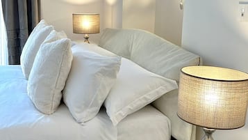 Zimmersafe, Schreibtisch, Verdunkelungsvorhänge, schallisolierte Zimmer