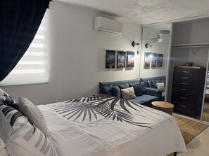 1 chambre, bureau, fer et planche à repasser, accès au Wi-Fi (inclus)