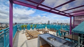 Deluxe Apartment | Outdoor dining
