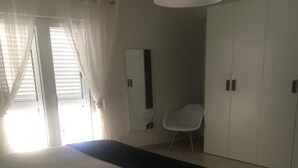 Uklassifisert bilde, 3 av 6, knapp