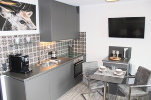 Geladeira, fogão, cooktop, lava-louças