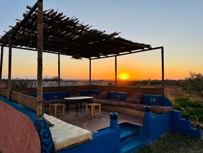 Outdoor dining - Family villa with swimming pool and a wonderful mountain view (Ait Faska)