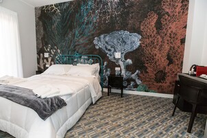 1 bedroom, in-room safe, individually furnished, desk