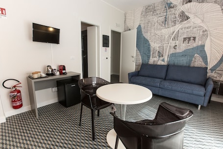 1 habitación, caja de seguridad en la habitación y muebles diferentes