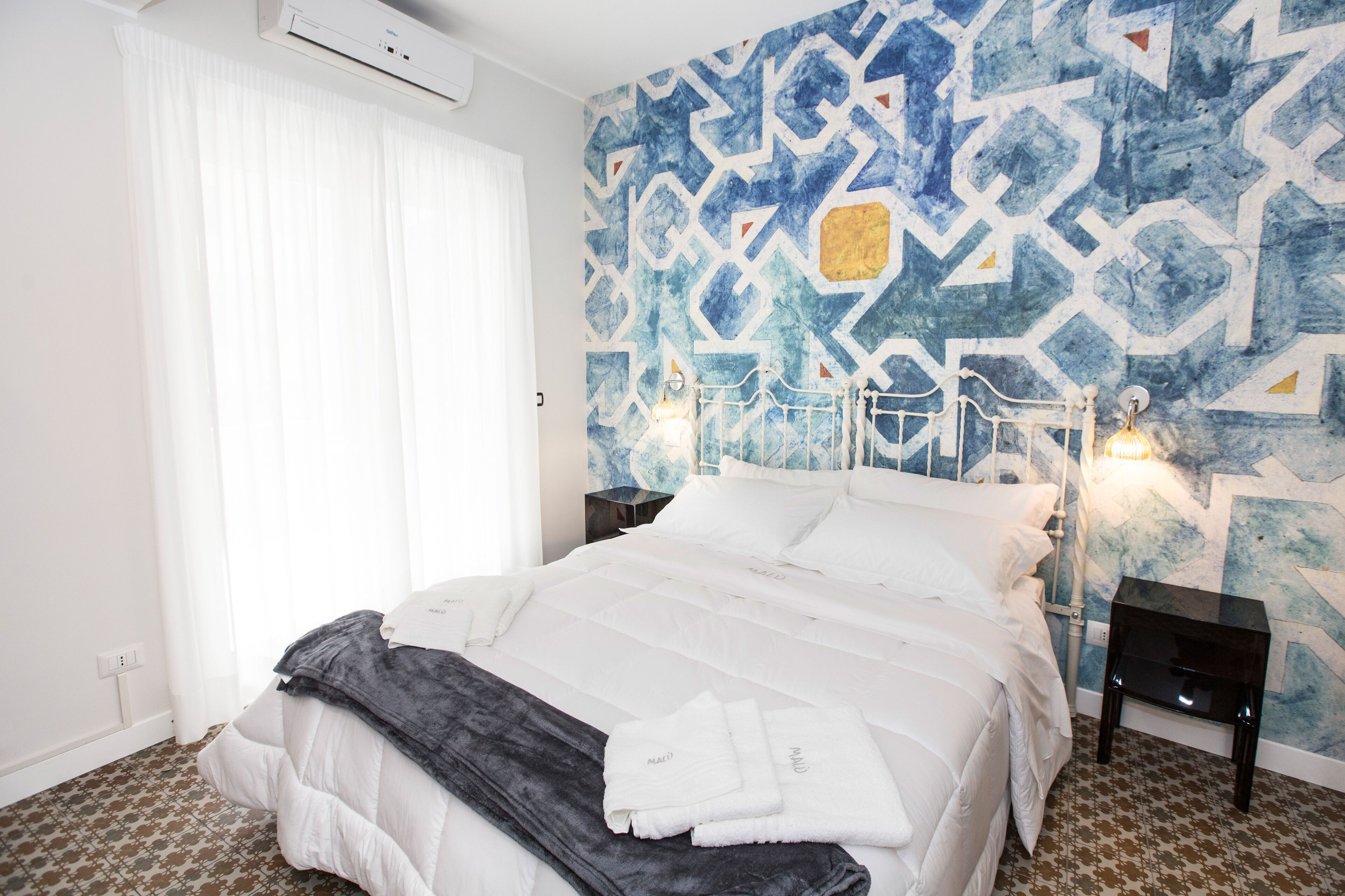 Deluxe Room | 1 bedroom, in-room safe, individually furnished, desk